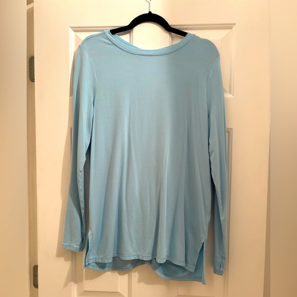 EUC Zuda blue yoga & activewear top with thumbholes - medium